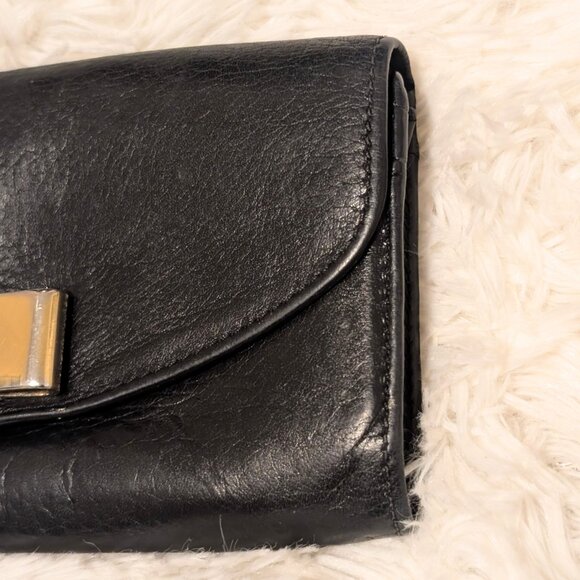 Chloé, Long Wallet Black Leather with Gold Bow Detail - Picture 5 of 13